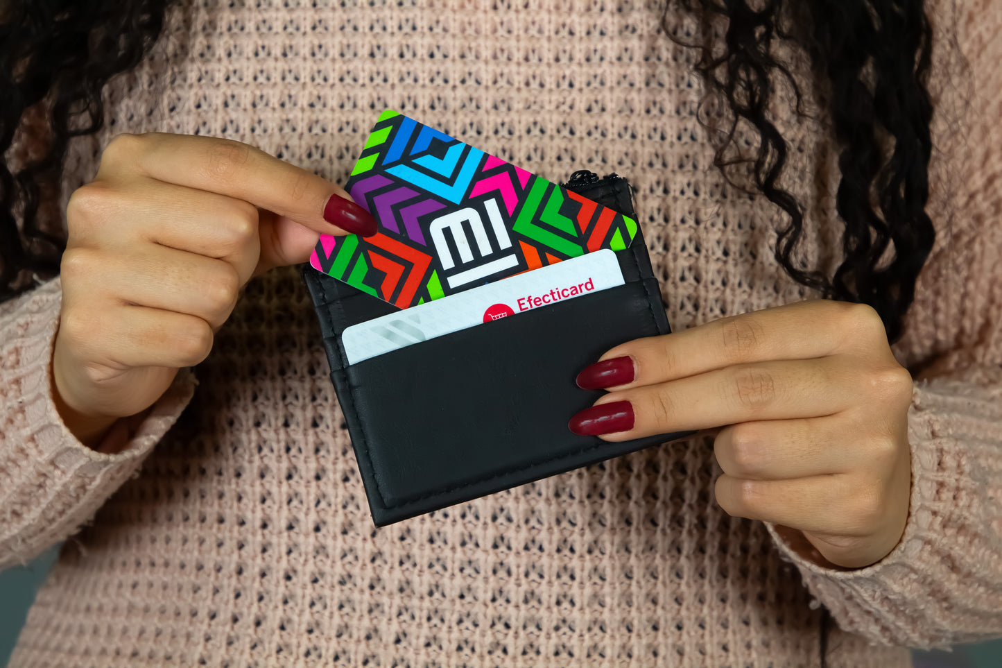 Tarjetero con cierre