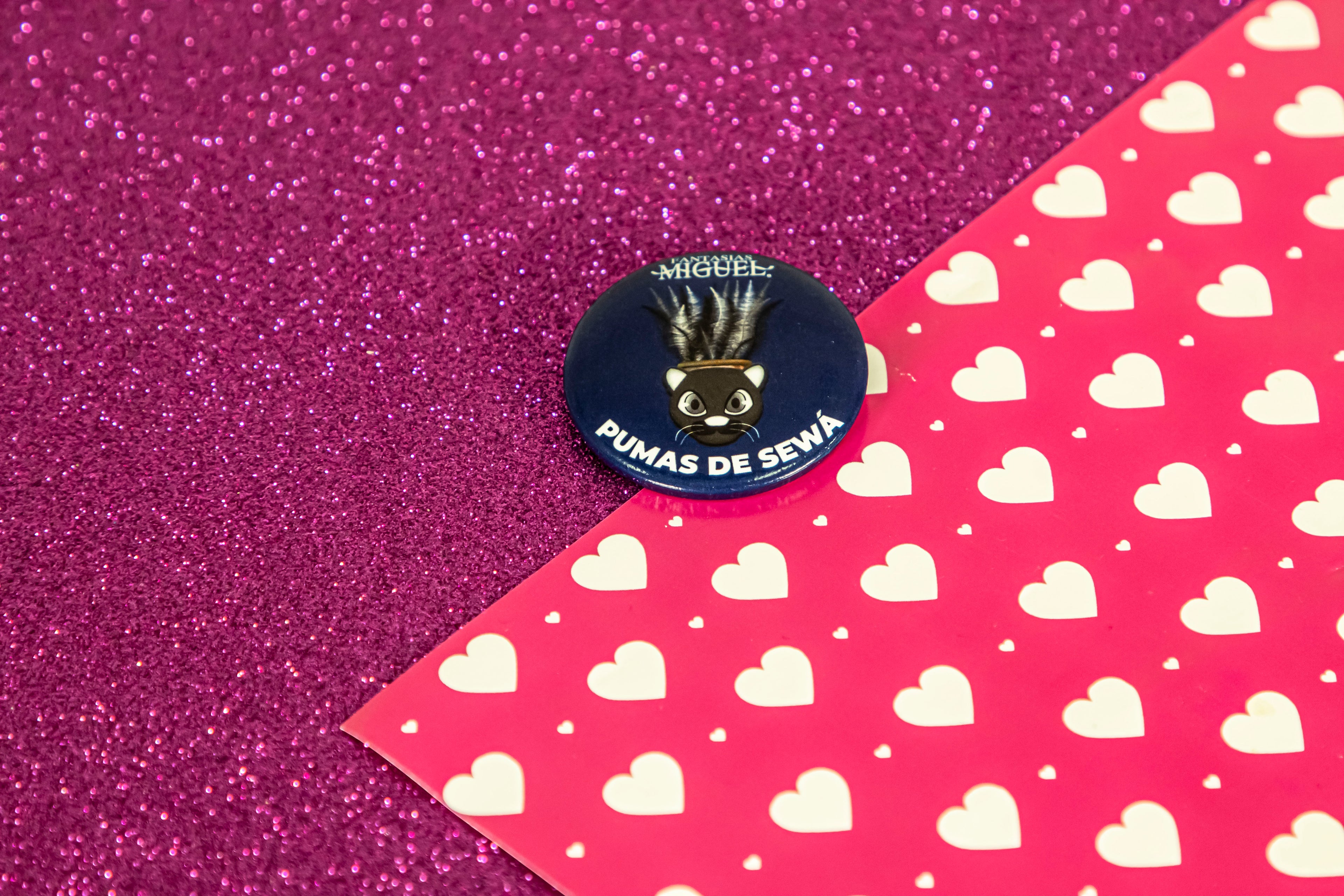 Pin de tribus (Varios)