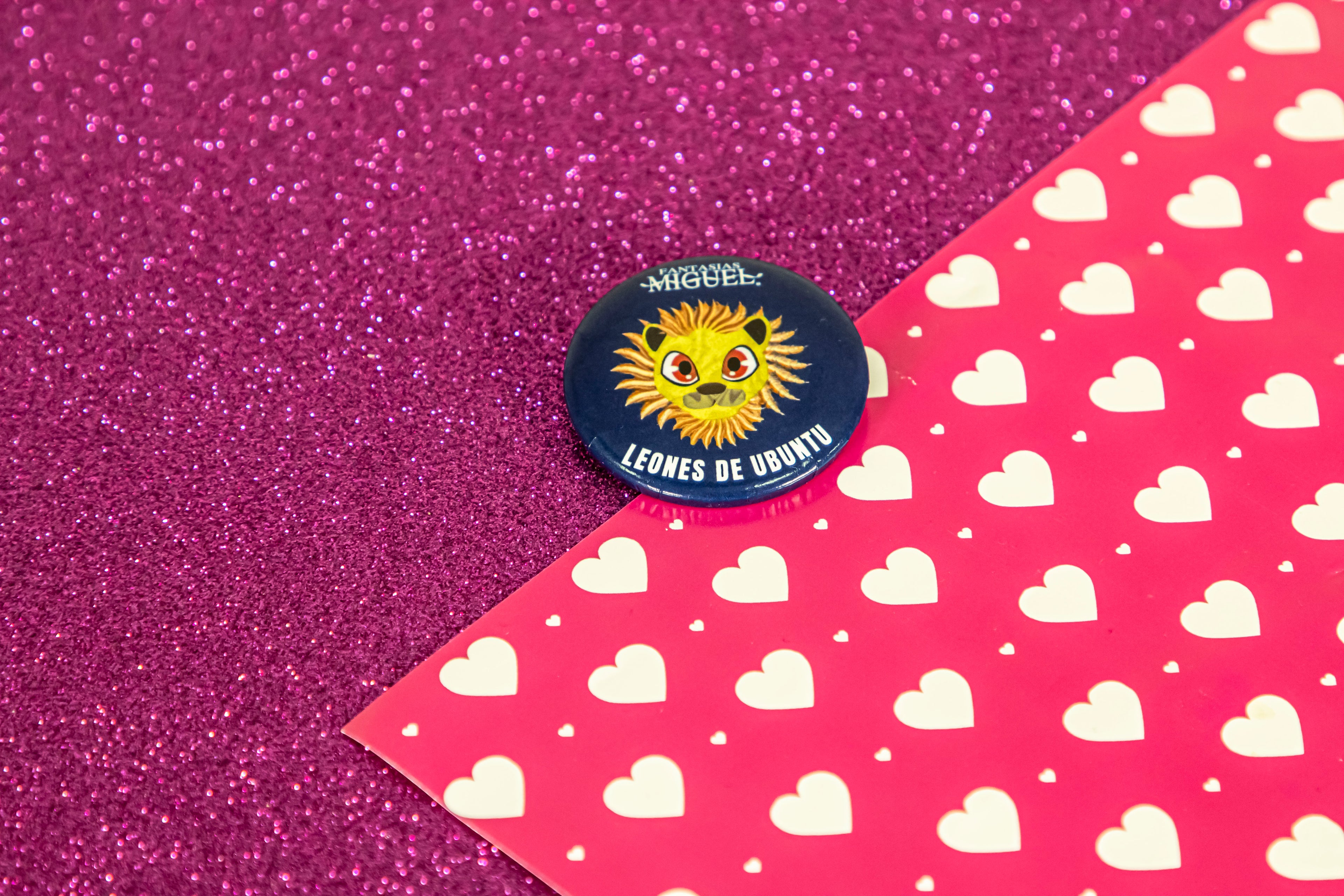 Pin de tribus (Varios)