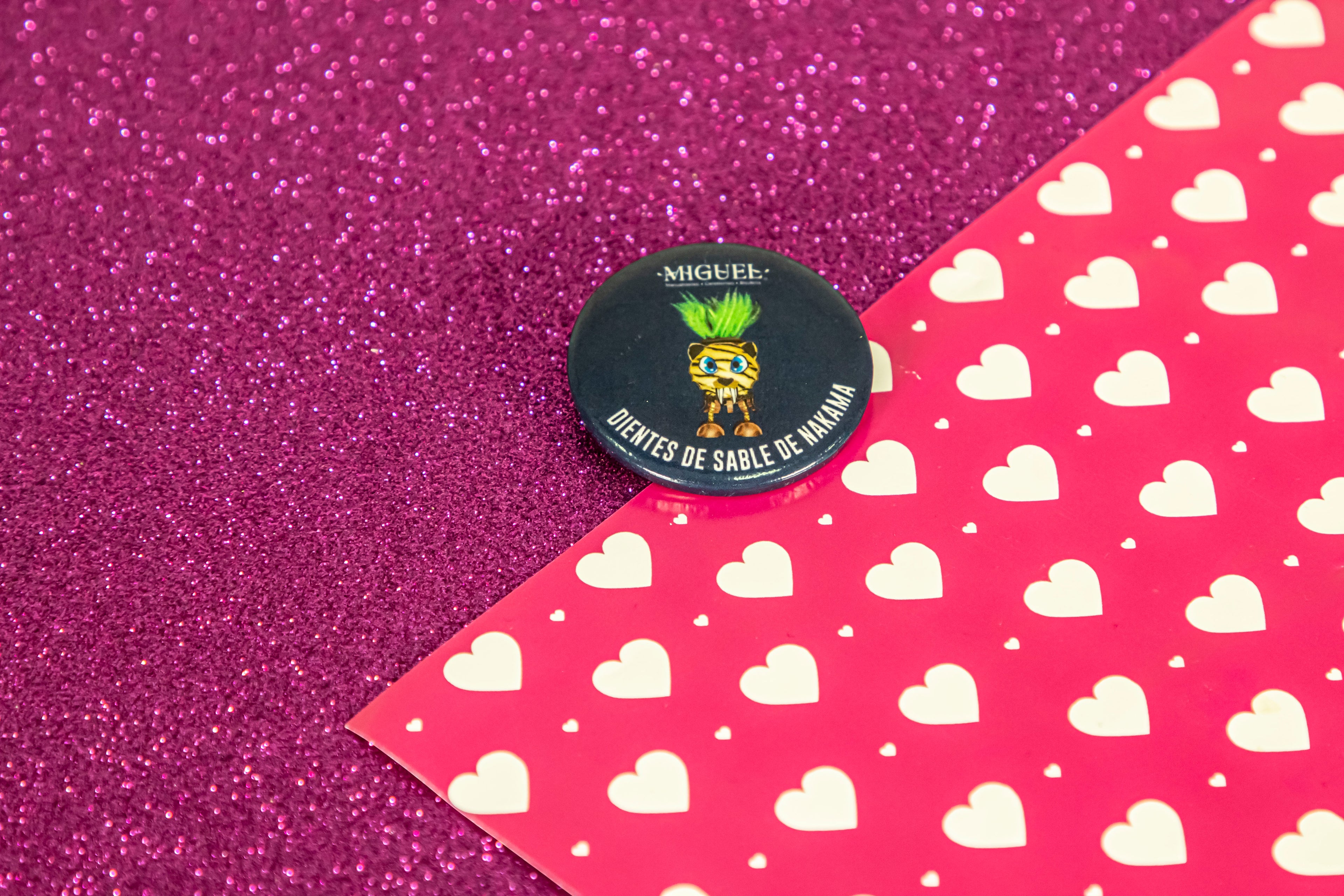 Pin de tribus (Varios)