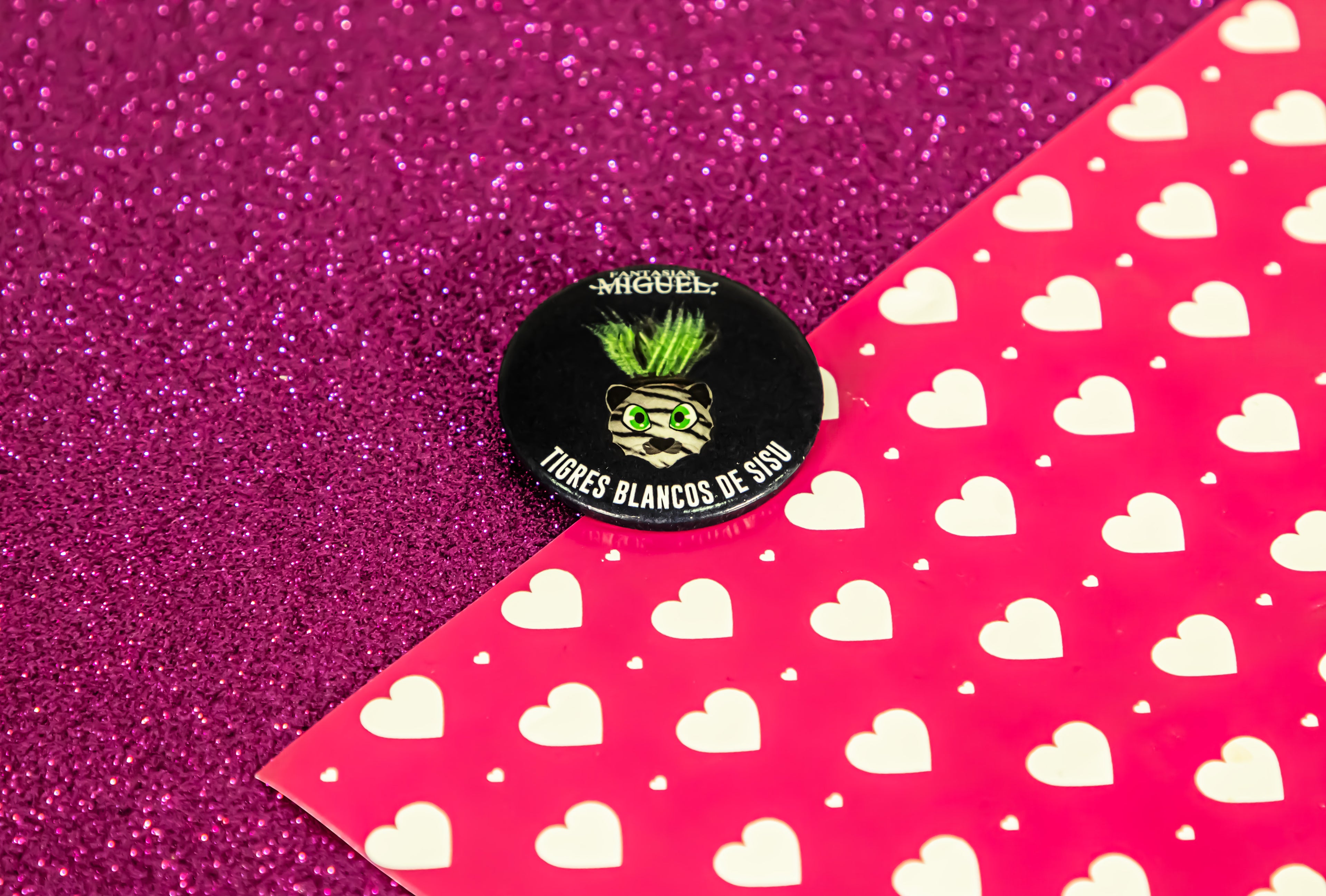 Pin de tribus (Varios)