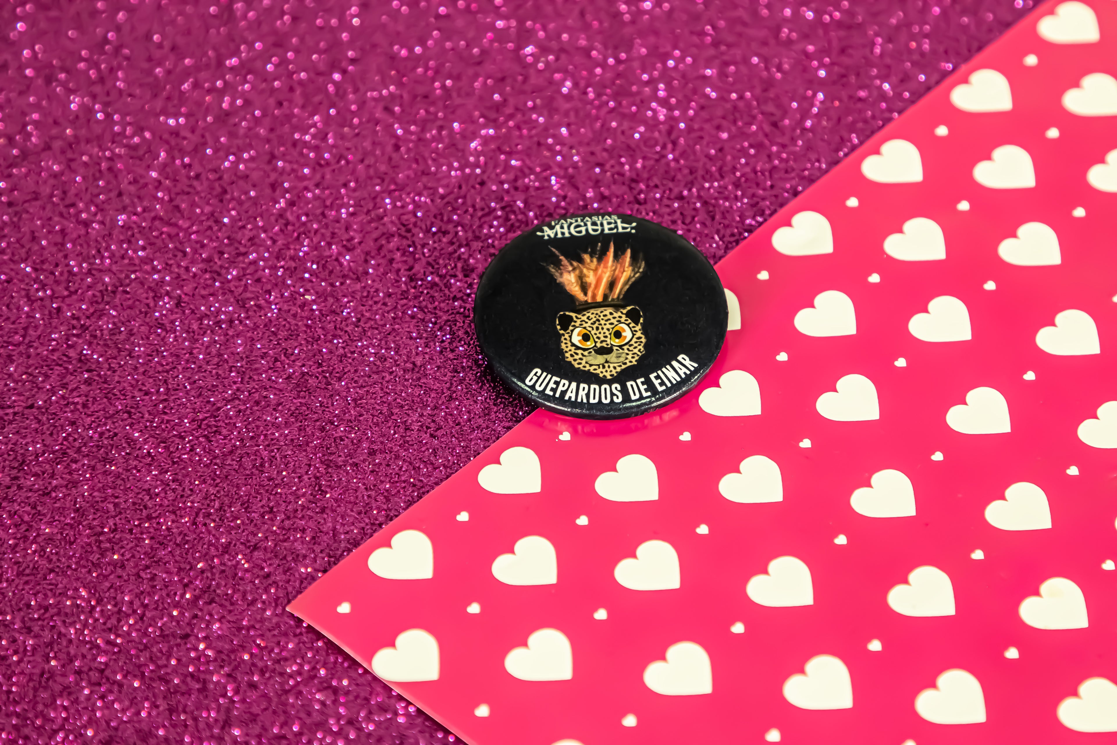 Pin de tribus (Varios)